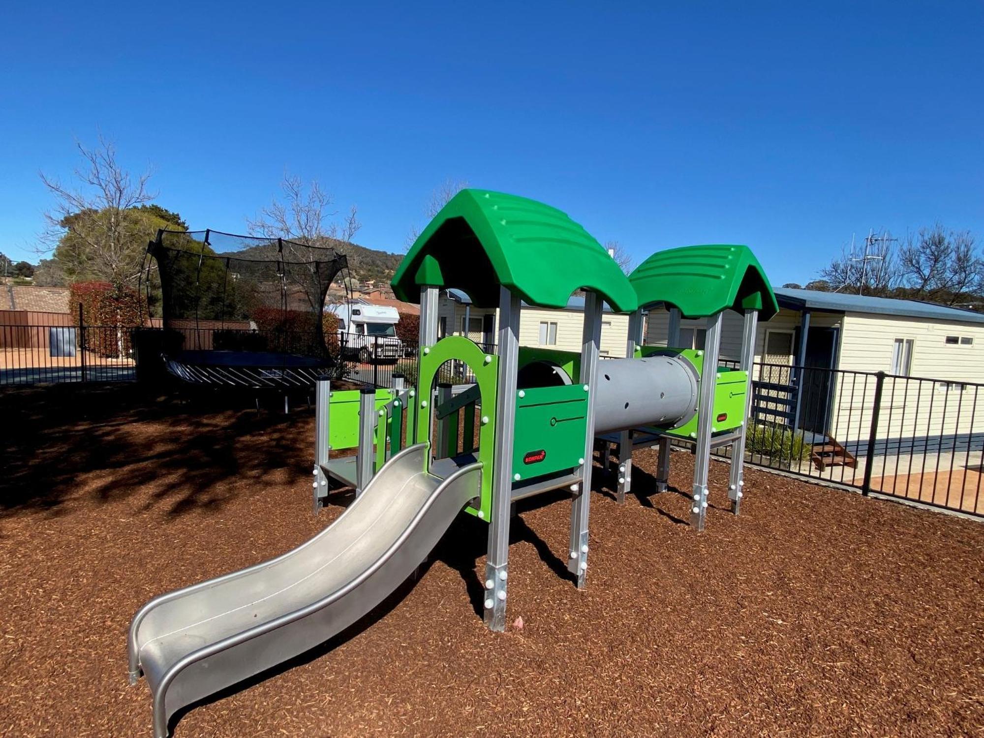 Crestview Tourist Park Otel Queanbeyan Dış mekan fotoğraf