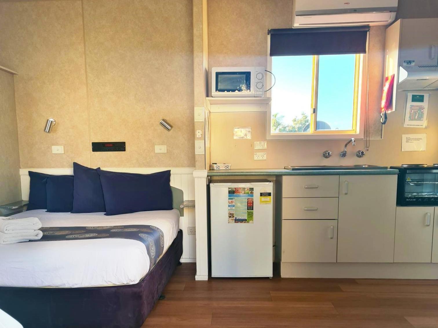 Crestview Tourist Park Otel Queanbeyan Dış mekan fotoğraf