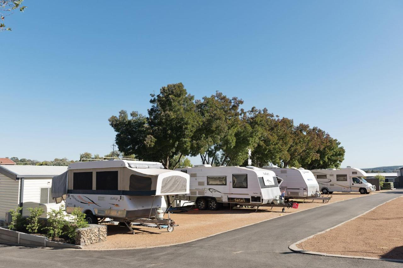 Crestview Tourist Park Otel Queanbeyan Dış mekan fotoğraf