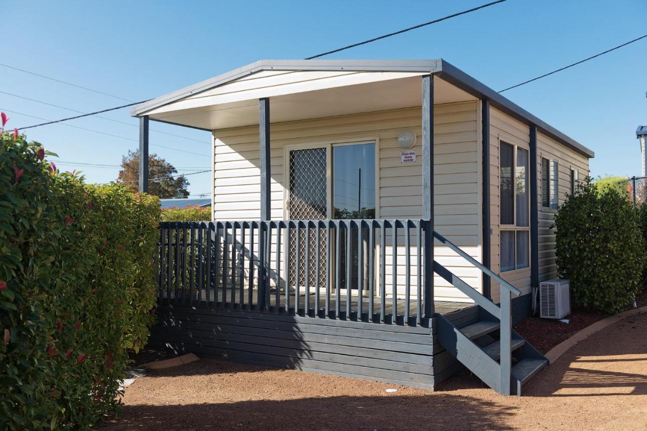 Crestview Tourist Park Otel Queanbeyan Dış mekan fotoğraf