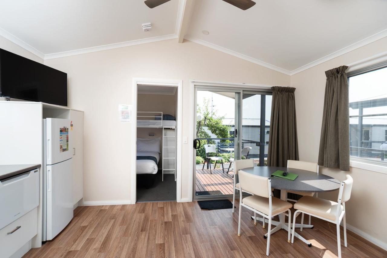 Crestview Tourist Park Otel Queanbeyan Dış mekan fotoğraf